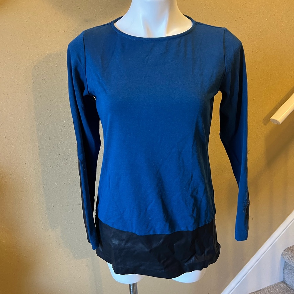 Elegant Blue and Black Long Sleeve Blouse